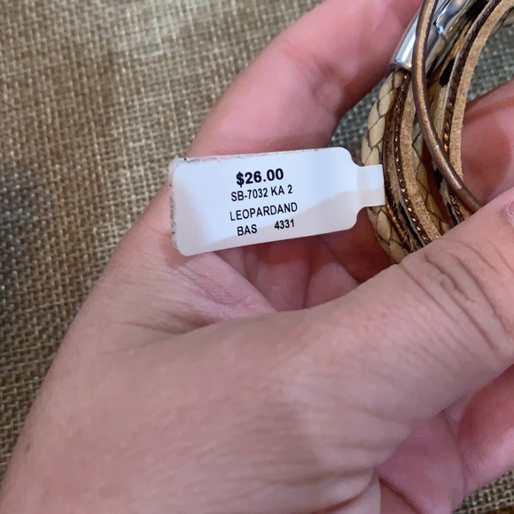 Two layered bracelets. Leopard print and silver - Picture 5 of 9